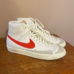 NIKE BLAZERS
